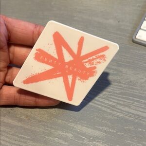 Fenty cheeks 05 Compact